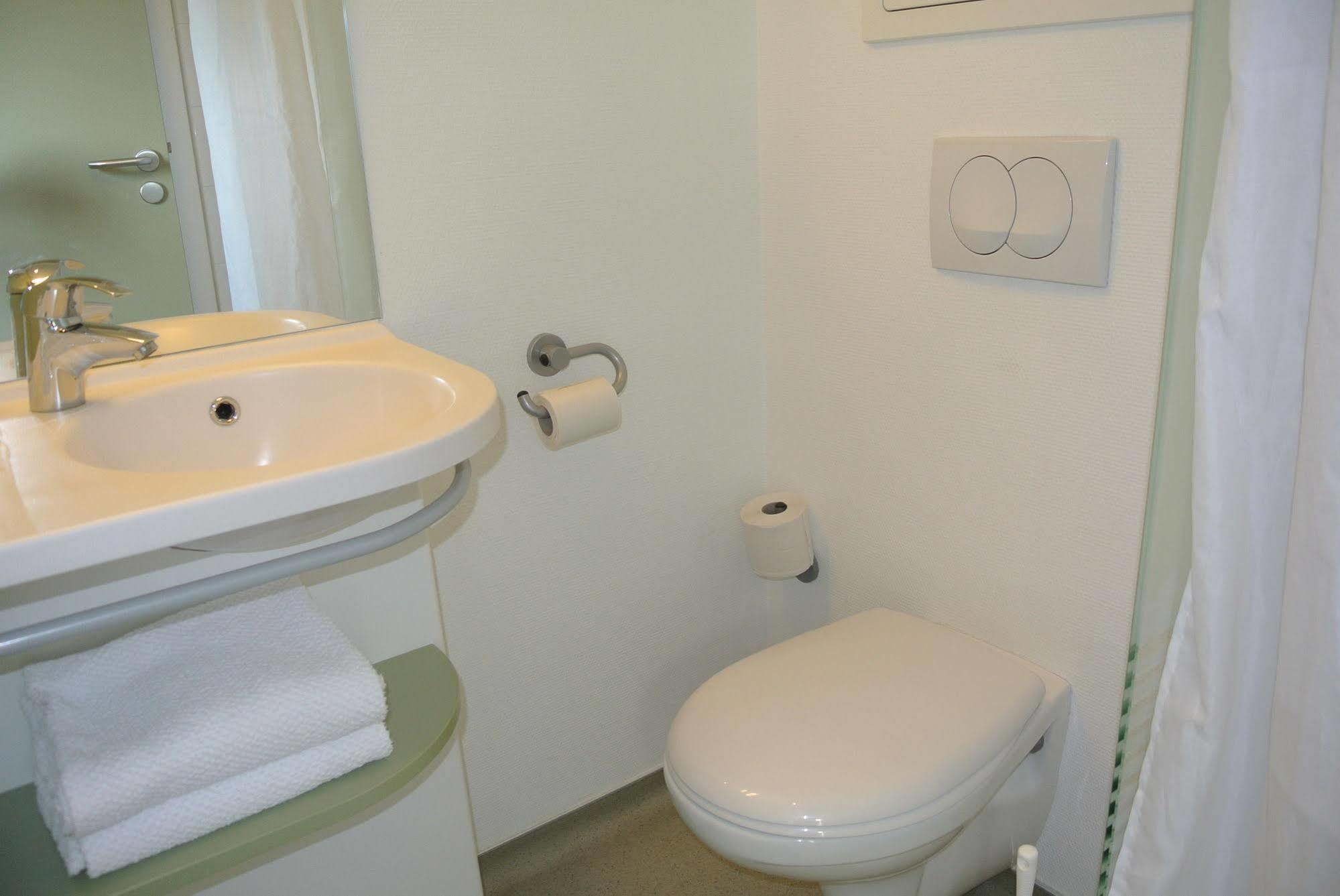 ibis budget Chambéry Sud Challes Les Eaux Esterno foto