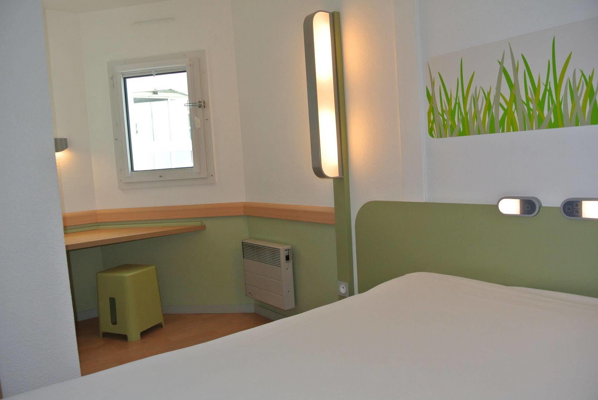 ibis budget Chambéry Sud Challes Les Eaux Esterno foto