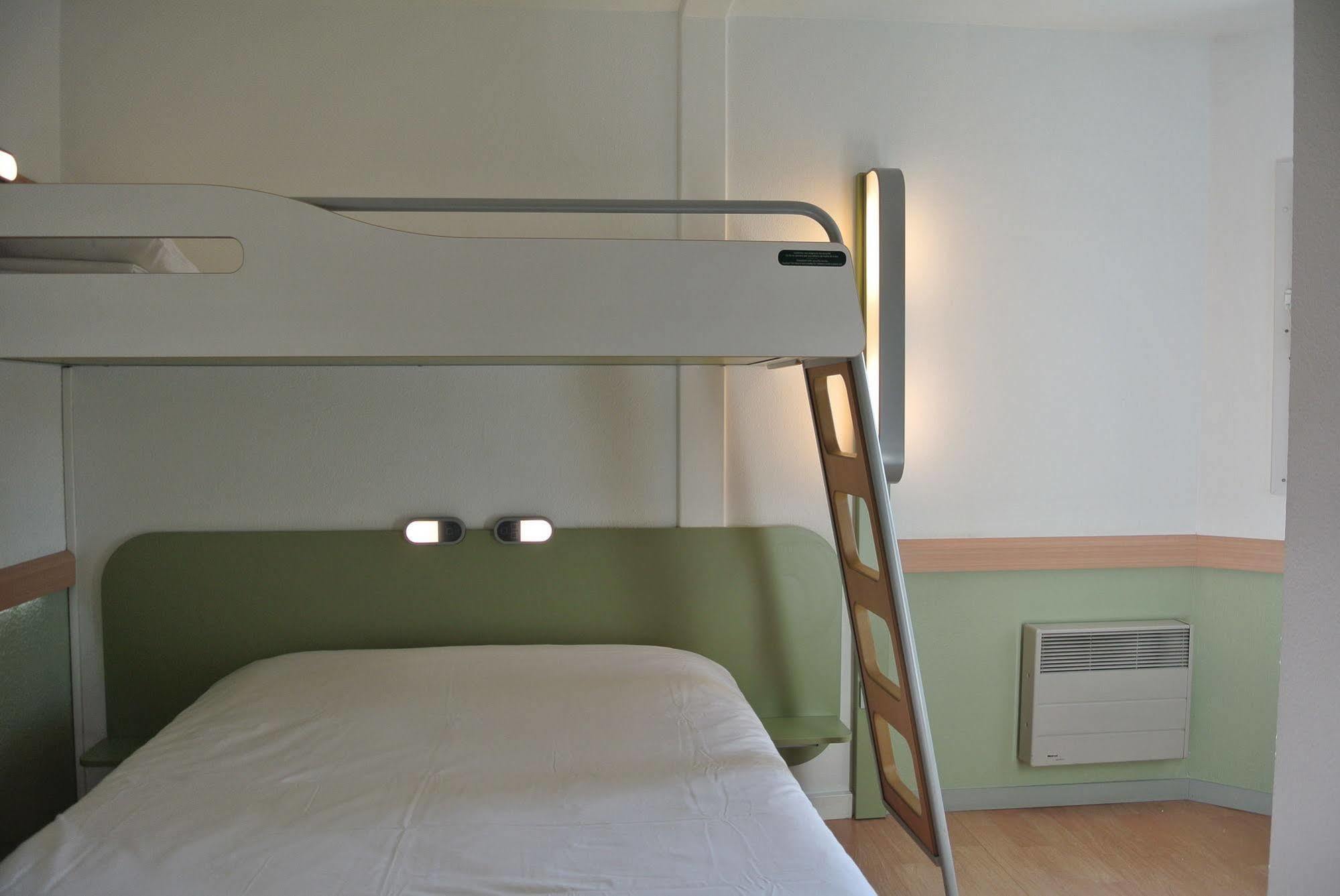 ibis budget Chambéry Sud Challes Les Eaux Esterno foto